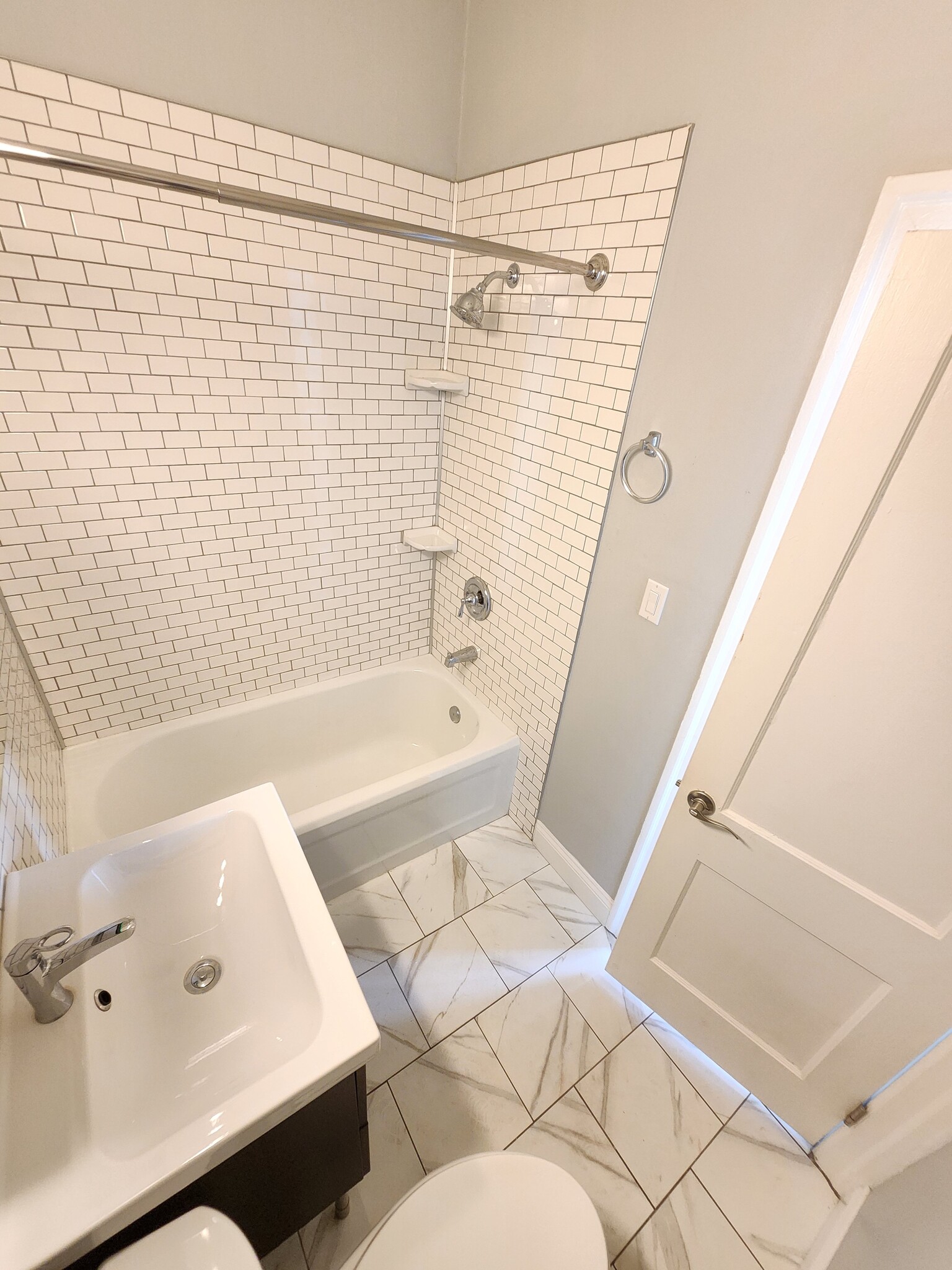 Building Photo - 283 Keswick Ave