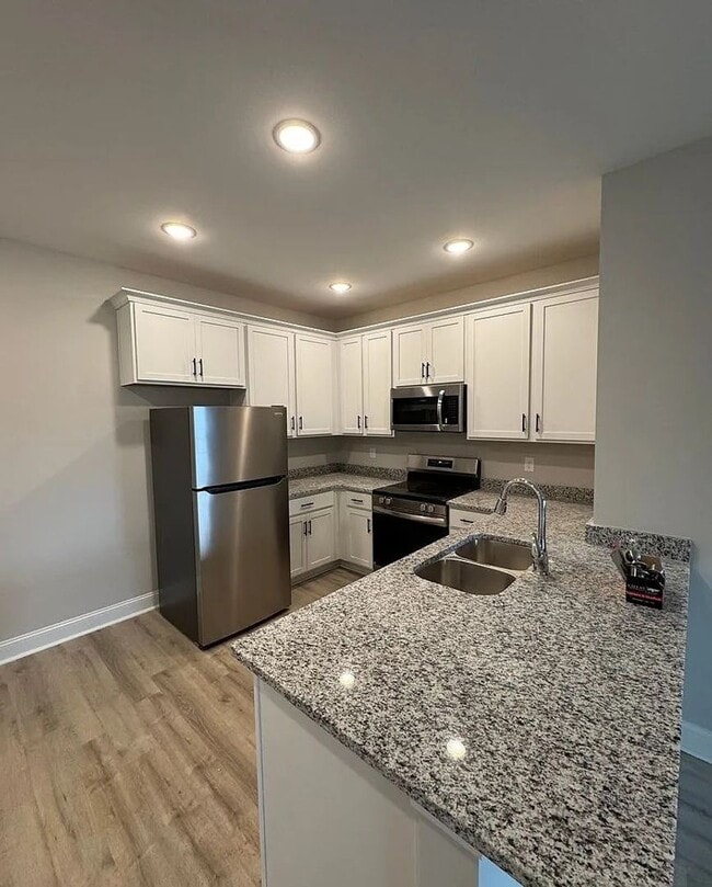 Building Photo - 308 Hillview Mls Blvd