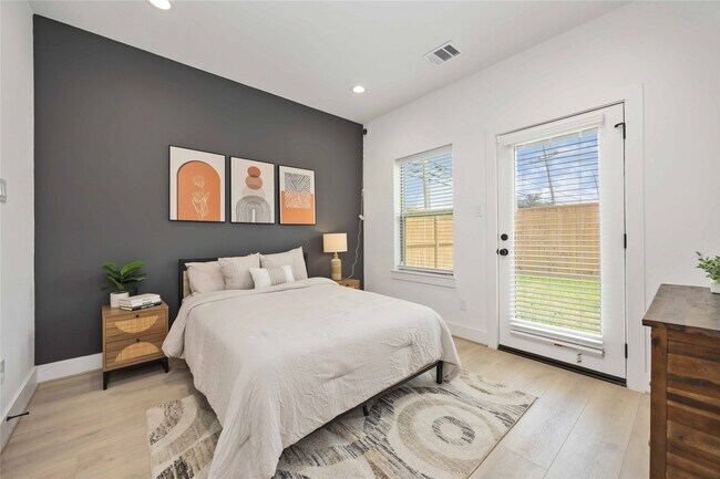 Building Photo - 1931 Johanna Dr