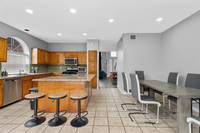 Building Photo - 2422 Whispering Cove Cir