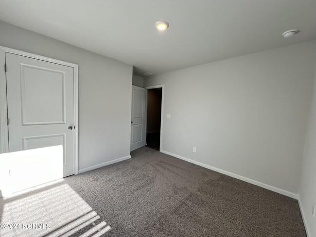 Building Photo - 8201 E Highcroft Dr NE