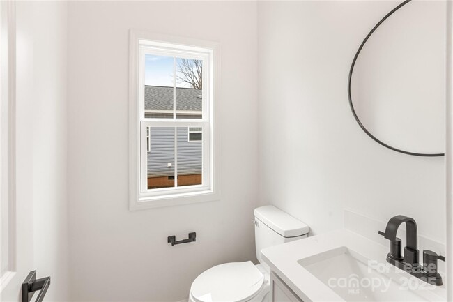 Building Photo - 2718 Mayfair Ave