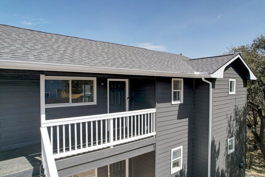 Building Photo - 450 Shady Bluff Dr