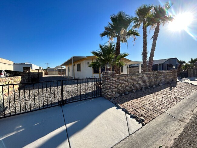 Building Photo - Charming 2-Bedroom 2-Bathroom Furnished Manufactured Home in Fortuna Foothills.