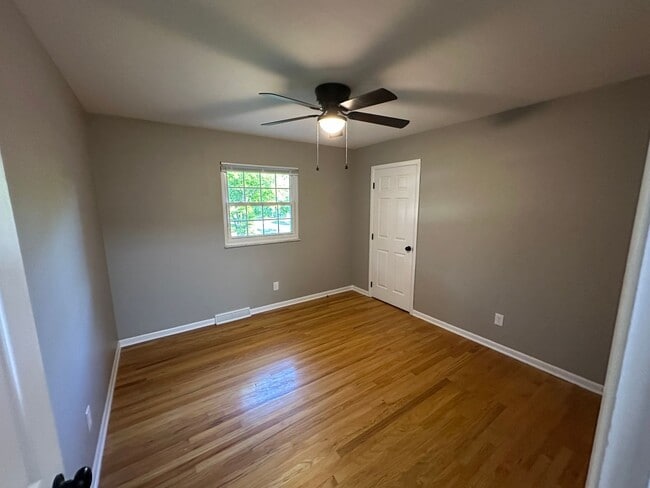 Building Photo - Stunning Single Family Home in “The Knolls”