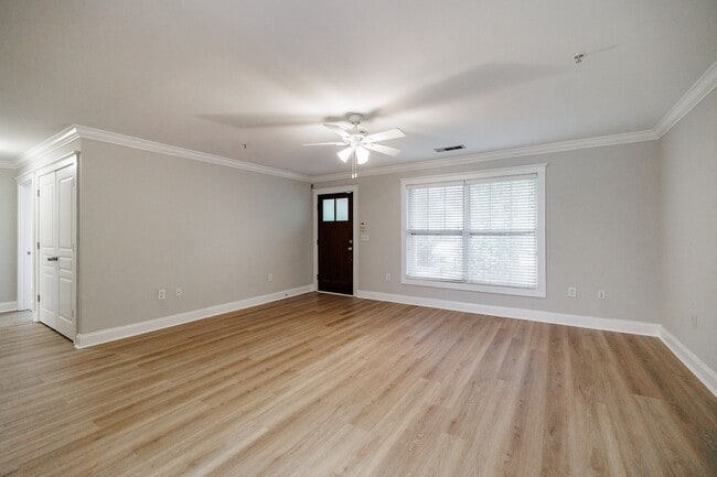 Building Photo - Ground-level, one-story condo in the highly sought-after gated community, The Woodlands of Athens!