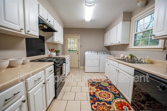 Building Photo - 41 S Fenwick Rd