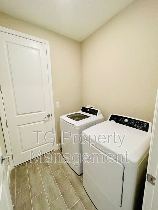 Building Photo - 122 Monthaven Dr