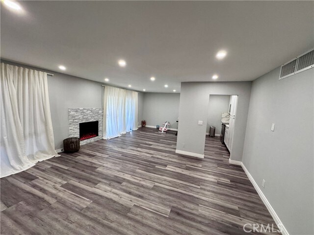 Building Photo - 1127 E Del Mar Blvd