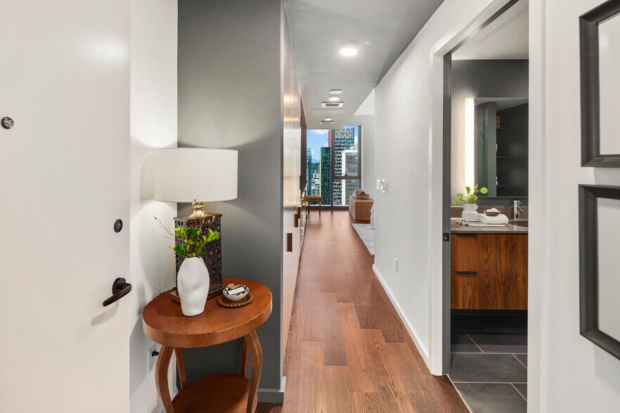 Building Photo - The Modern