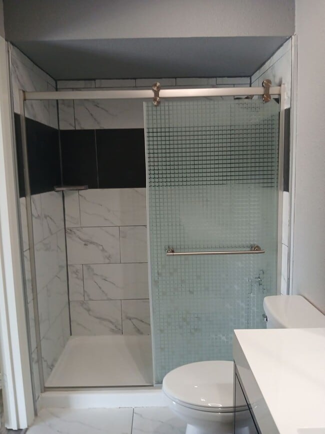 Building Photo - (50% OFF 1st MONTHS RENT) 2nd Floor Condo 1 Bedroom and 1 Bath