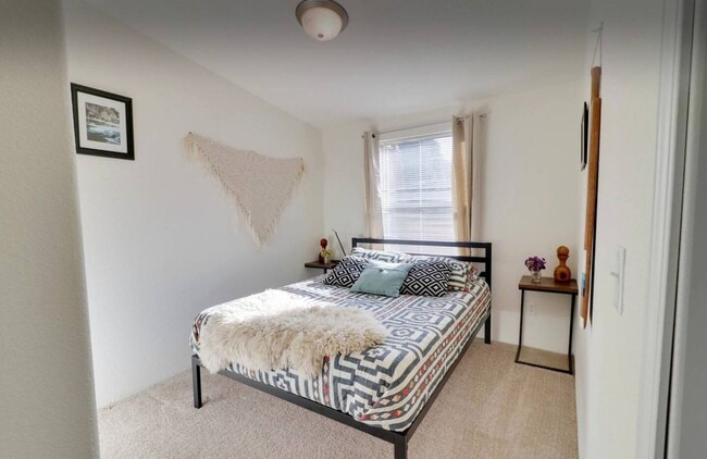 Building Photo - Spacious Fully Furnished Home with 3 Bedroom | 2 Bath home in White Salmon.