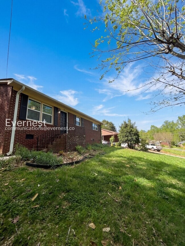 Building Photo - 907 Newcastle Rd