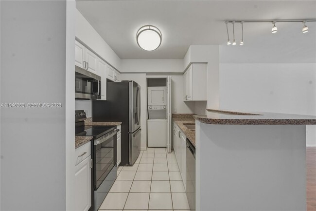 Building Photo - 1155 Brickell Bay Dr