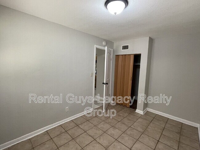 Building Photo - 1738 Wright Ave