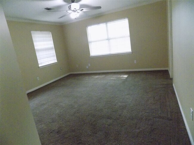 Building Photo - 22623 River Birch Dr