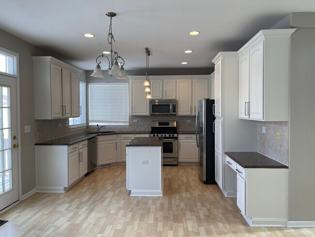 Building Photo - 452 Amherst St