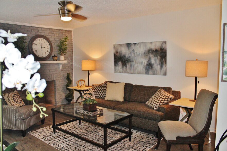 Building Photo - 7805 Renaissance Ct