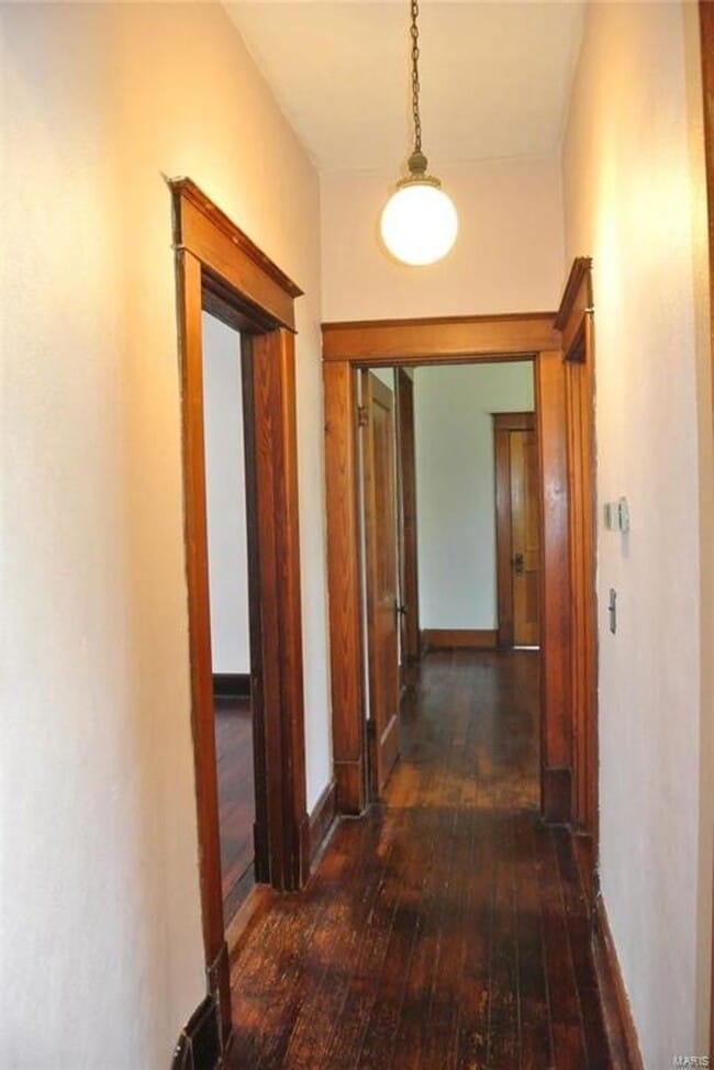 Building Photo - 613 W Clay St