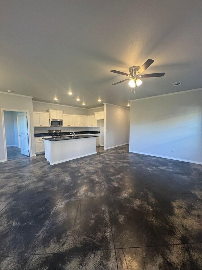 Building Photo - Located in Glendale!!!4bedrooms 2bathrooms...