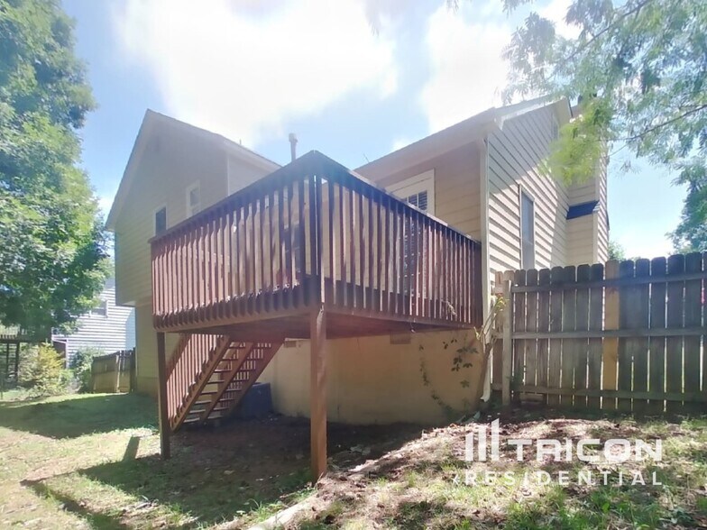 Building Photo - 146 Aztec Way SE