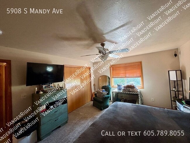 Building Photo - 5908 S Mandy Ave