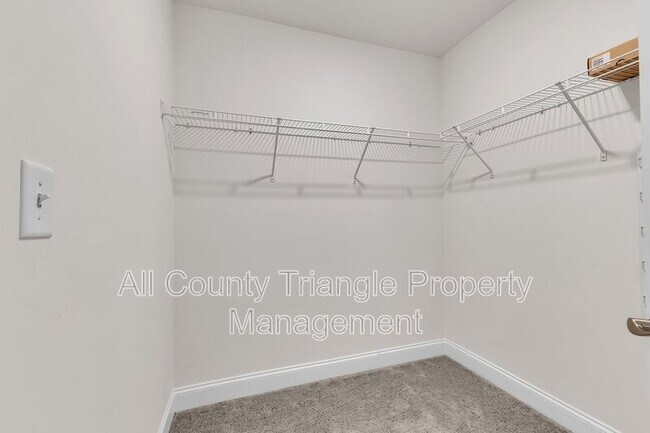 Building Photo - 2103 Nandina Trl
