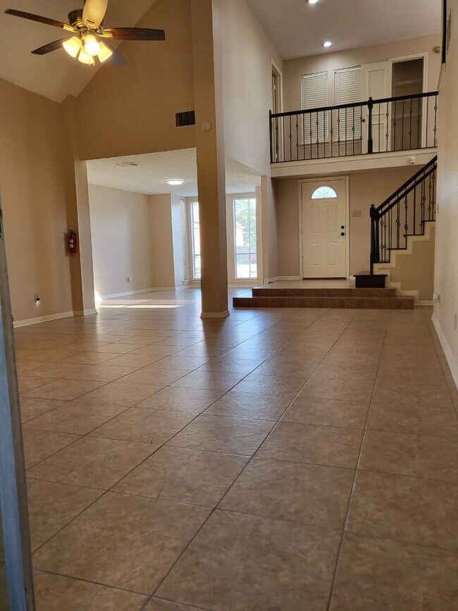 Building Photo - 14810 Rancho Vista Dr