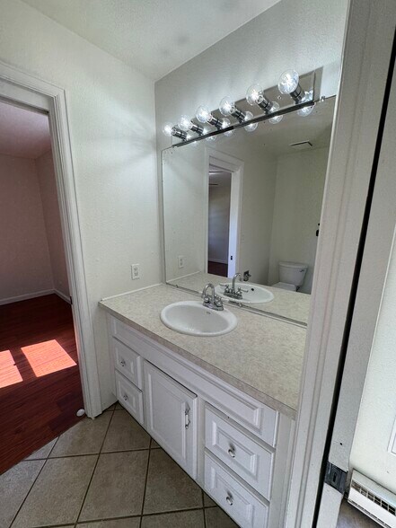 Building Photo - 5213 Griffith Dr