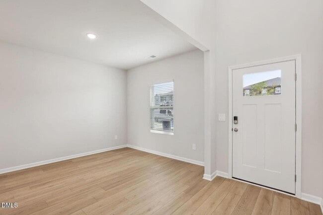 Building Photo - 693 White Birch Ln