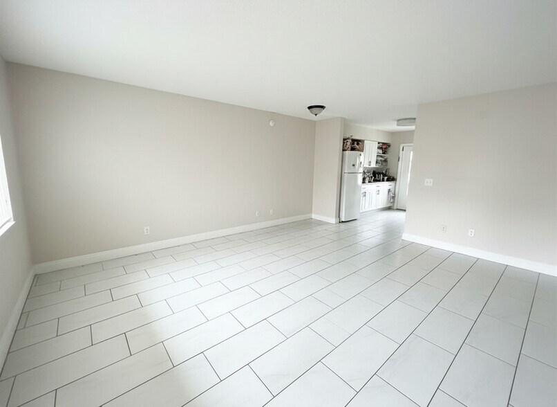 Building Photo - 3720 NW 115th Way