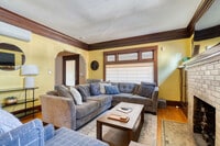 Building Photo - 2034 NE Flanders St