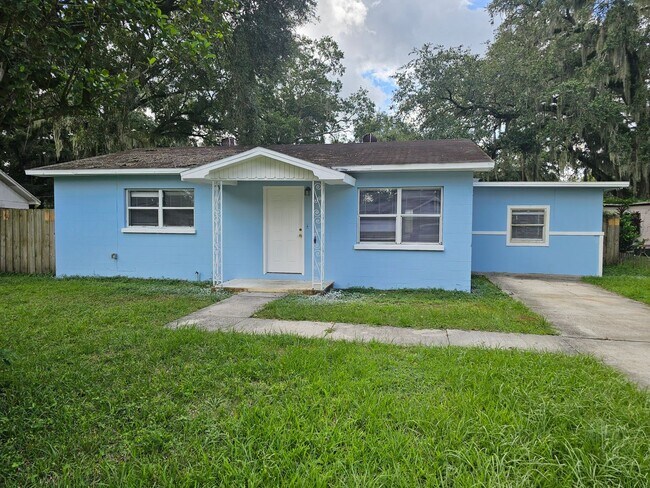 Building Photo - Charming 3-Bedroom, 2-Bath Home with Bonus Room and Detached Garage in Lakeland!!