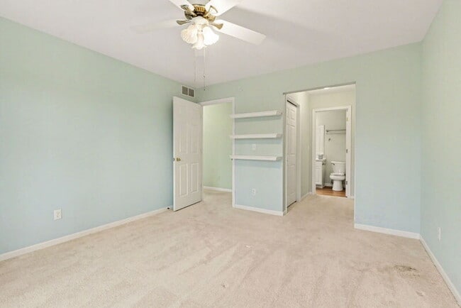 Building Photo - 4319 Valley Hollow Dr NE