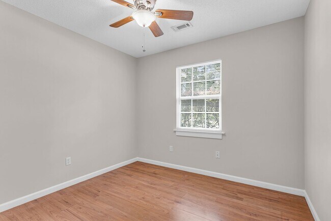 Building Photo - 3 Bedroom 2 Bathrooms in Piercfield Forest - Richmond Hill