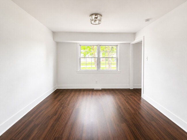 Building Photo - 254 Thornhurst Rd