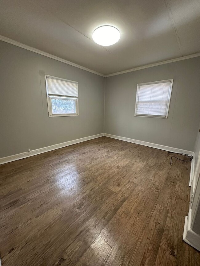 Building Photo - 3 Bedroom Single Family Home