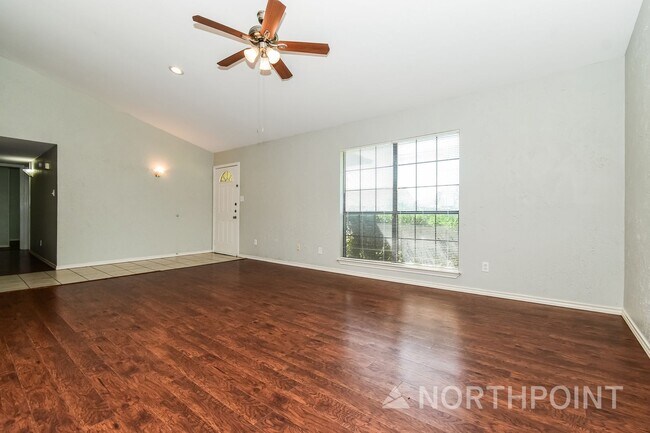 Building Photo - 3 BR/2BA | Newly Renovated Single Family Home | Fenced  backyard| In Rowlett!