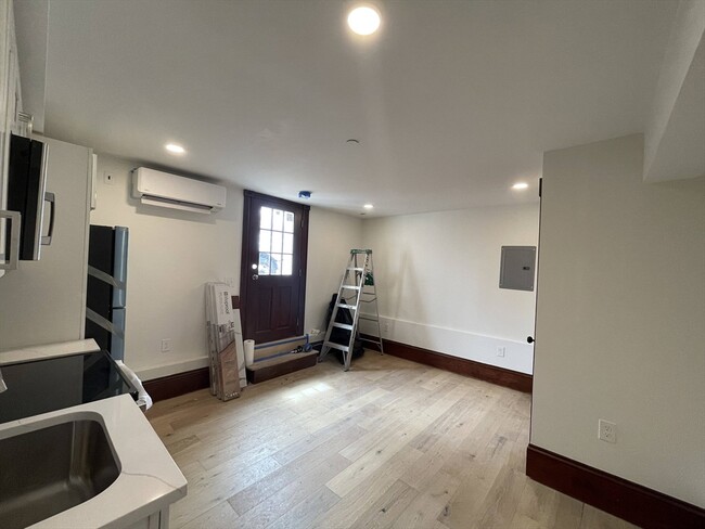 Building Photo - 41 Summer St