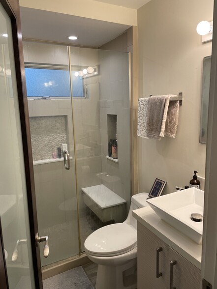 Building Photo - 1620 Malcolm Ave