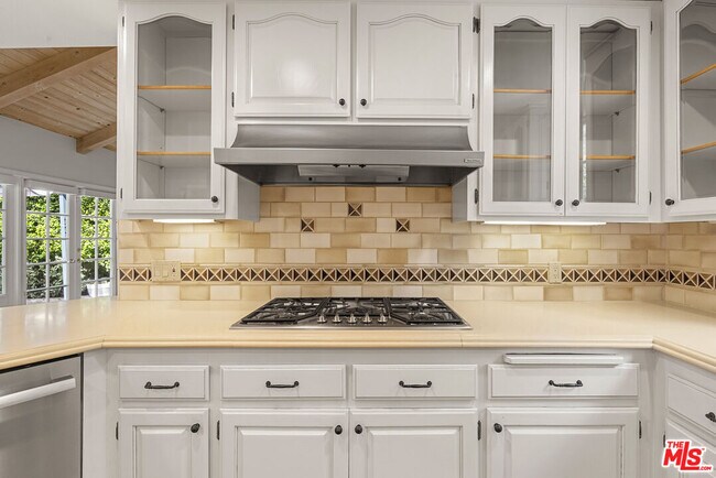 Building Photo - 18339 Linnet St