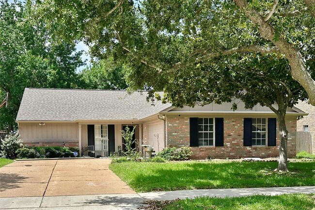 Primary Photo - 3418 Green Fields Dr