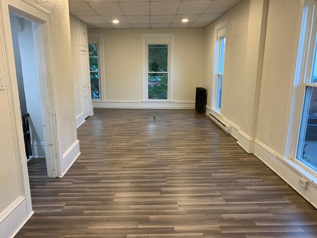 Building Photo - 316 N Grove St