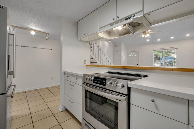 Building Photo - 2471 Talco Hills Dr