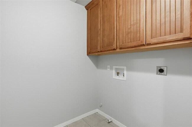 Building Photo - 8917 Old Lampasas Trail