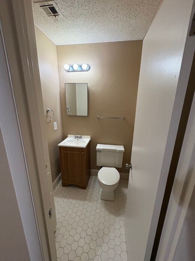 Building Photo - 619 Placid Dr