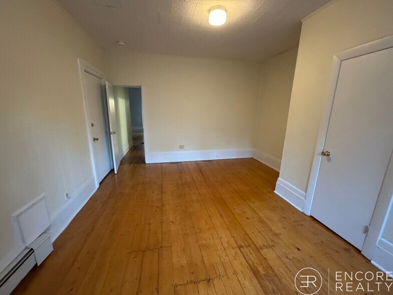 Building Photo - 39 Cross St