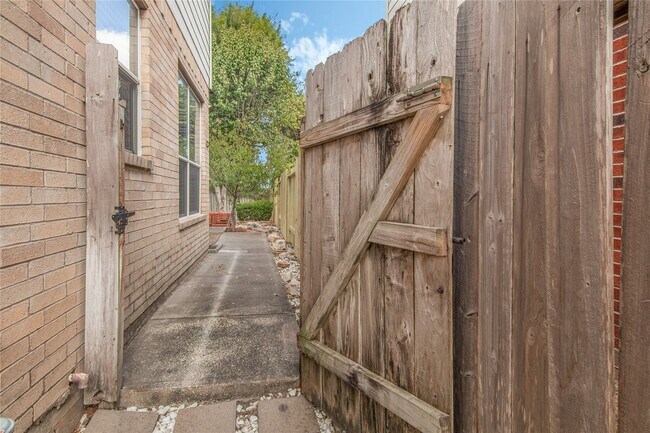 Building Photo - 16418 Pademelon Dr