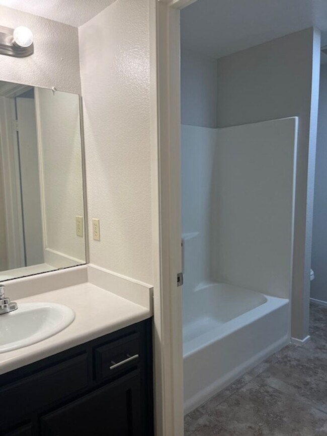 Building Photo - BC817-11