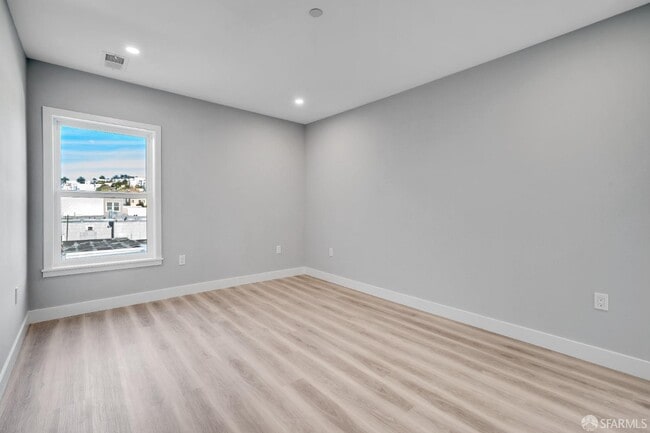 Building Photo - 1642 Taraval St